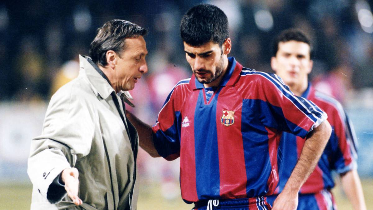 Cruyff DT dando indicaciones a Guardiola